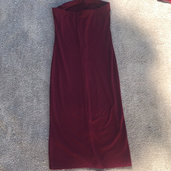 Two dresses one has no sleeves - Picture 2 of 3
